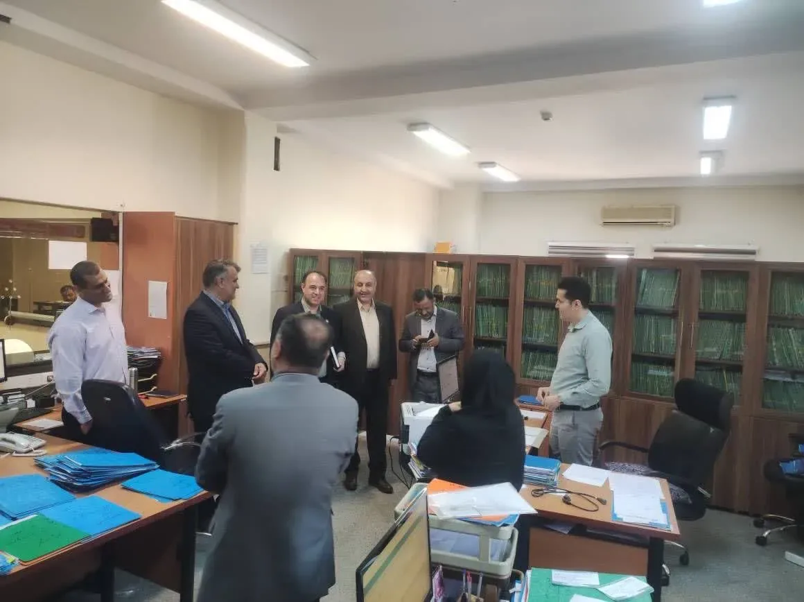 بازدید مدیرکل تأمین اجتماعی قزوین از شعبه آبیک؛ تأکید بر افزایش رضایتمندی مخاطبان