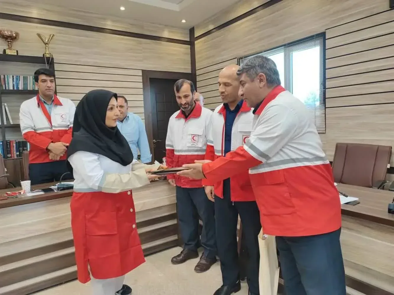 تقدیر از فعالان محلات شاخص هلال‌احمر قزوین در طرح «۲۰۲۰ محله»