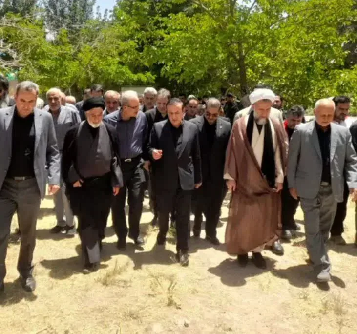 حضور مدیرعامل شرکت گاز قزوین در مراسم تجدید بیعت با رهبر انقلاب در روستای آقابابا