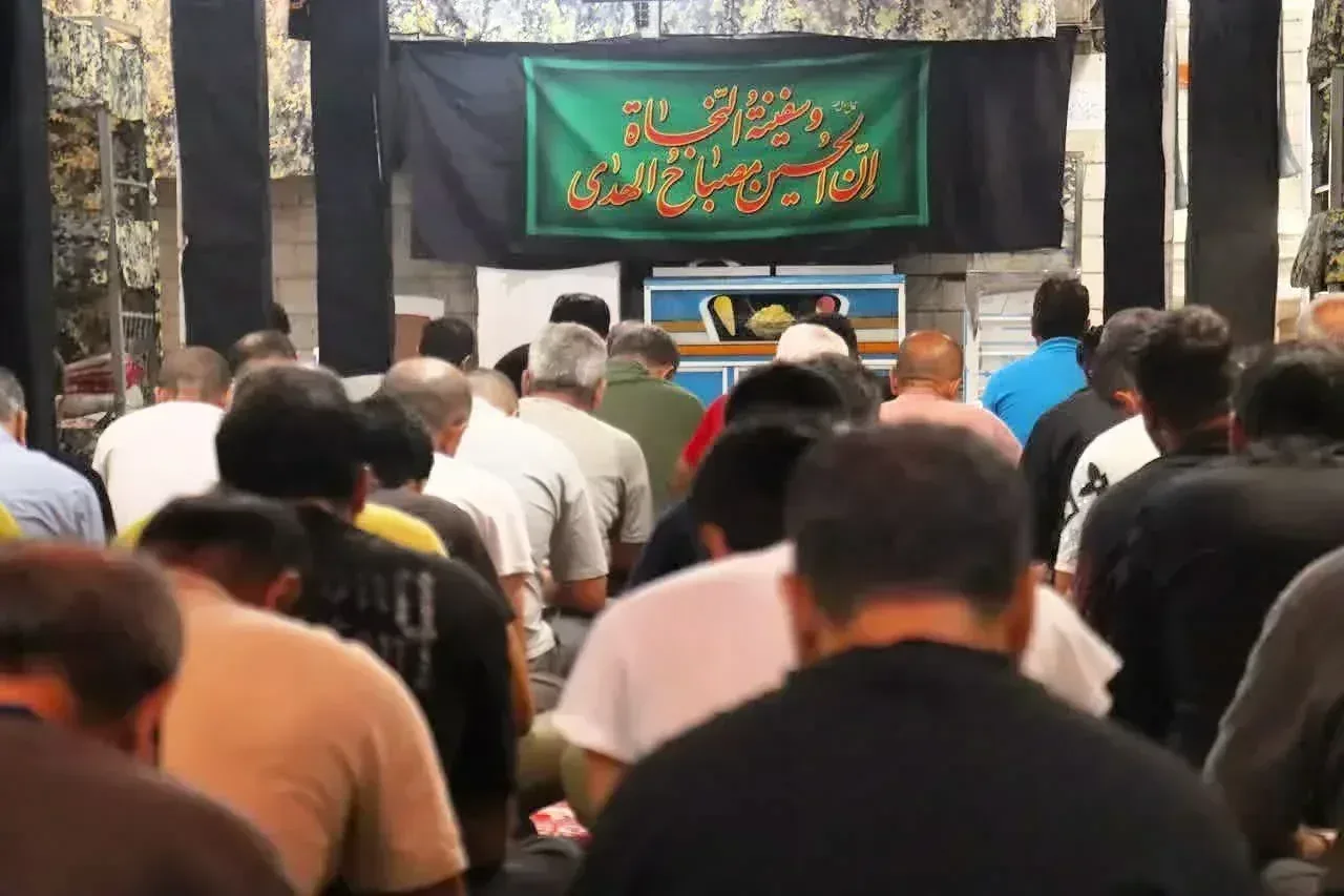 برگزاری مراسم زیارت عاشورا در دهه اول محرم با حضور کارکنان و زندانیان زندان مرکزی قزوین