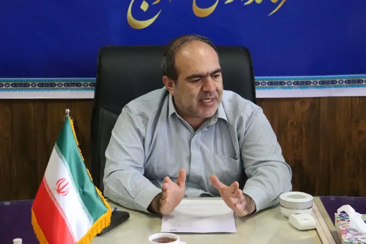 فرماندار آوج در نشست با رانندگان معادن کاروان و نگین آران: پیگیری رفع مشکلات حمل‌ونقل و فعالیت معادن ادامه دارد
