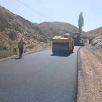 آسفالت راه روستایی چلمبر بوئین‌زهرا آغاز شد